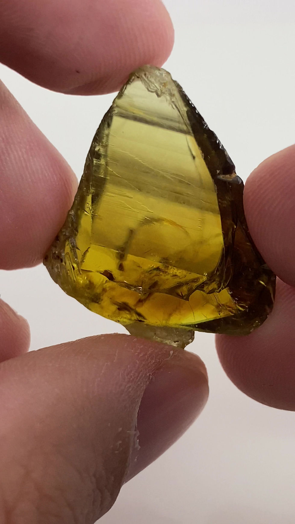 Thumbnail: Sphene Facet Rough 6.9 G (17p)