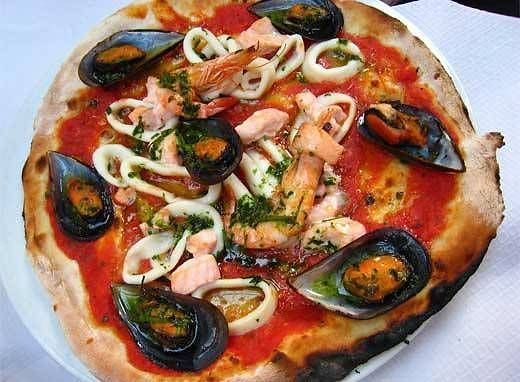 PIZZA WITH FISH AND SEAFOOD