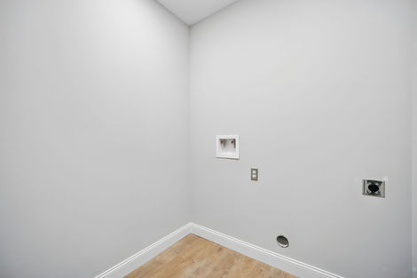 Empty laundry room with hookups at 31998 Fairway Dr North