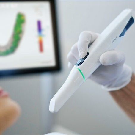 A dentist is analyzing the 3D scan of patient’s teeth
