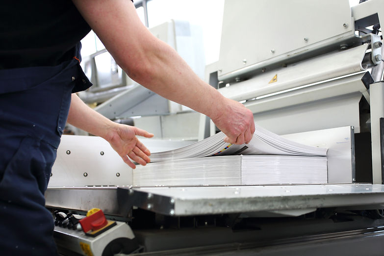 Paper trimming on a guillotine
