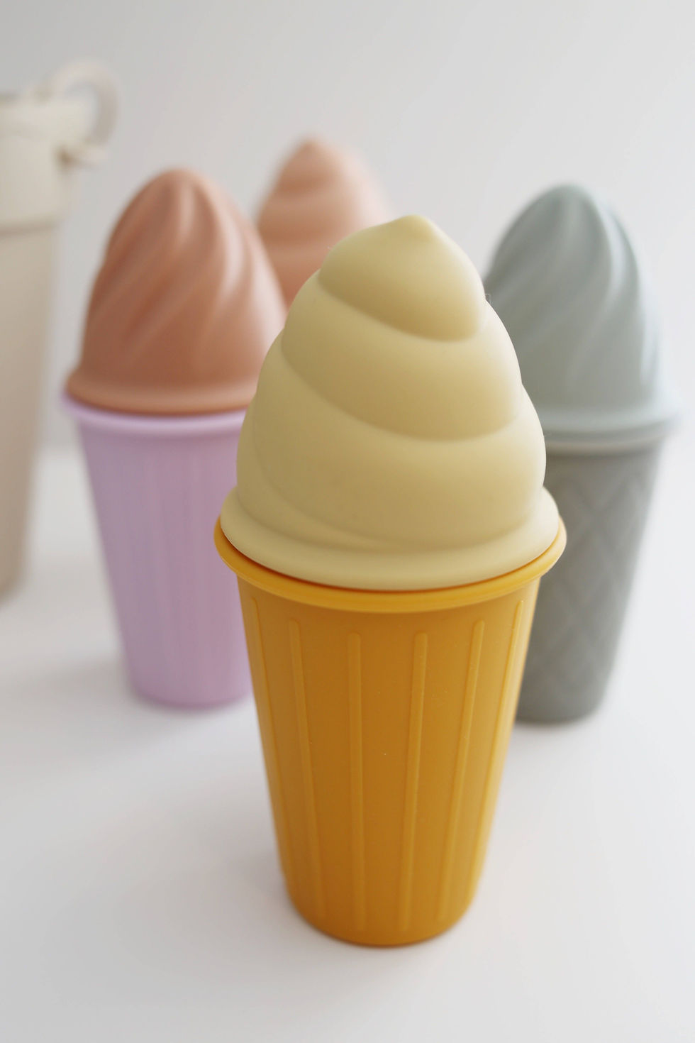 Thumbnail: Retro Silicone Ice Cream Beach Set
