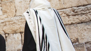 "וְאֶבֶן מַשְׂכִּית לֹא תִתְּנוּ בְּאַרְצְכֶם לְהִשְׁתַּחֲו‍ֹת עָלֶיהָ"