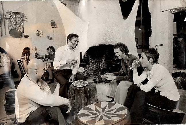 Photo Chez Yaya Roture 1972_edited.jpg