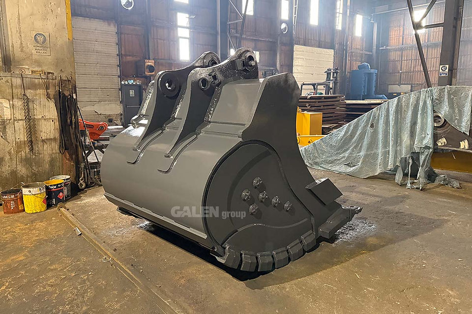 Komatsu PC700 Rock Bucket