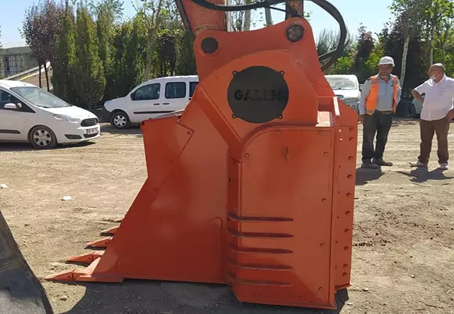 Screener Crusher Bucket