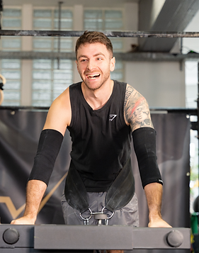 Markus, Gründer von The Calisthenics Ape, Experte für Calisthenics & Streetlifting in Schärding