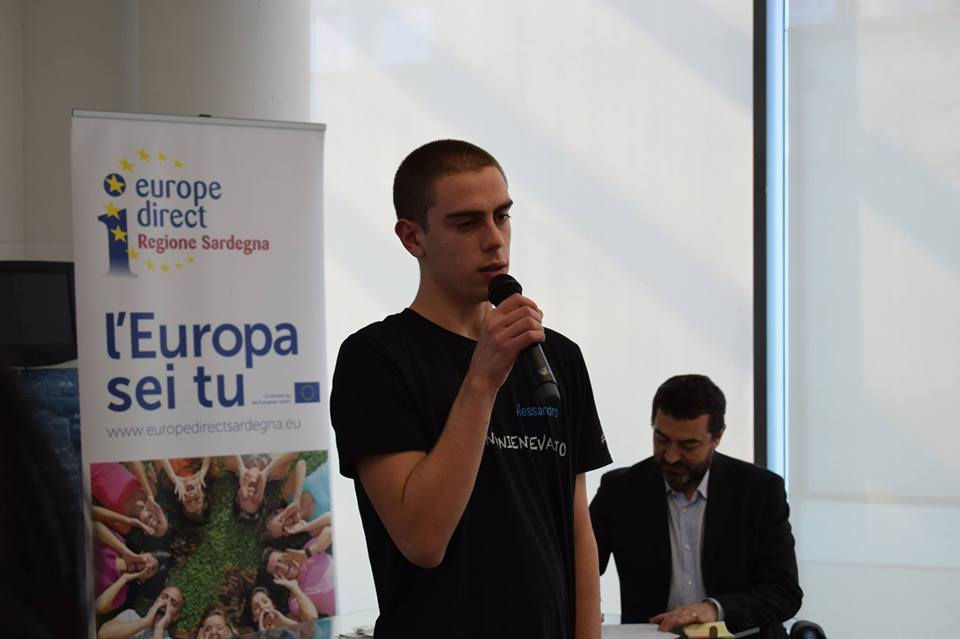 Alessandro parla al pubblico dell'ODD
