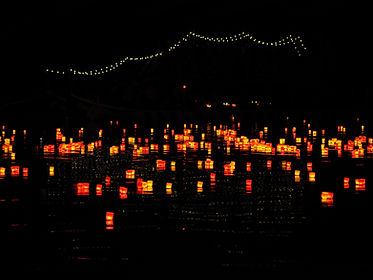 hans-candles-2119618.jpg