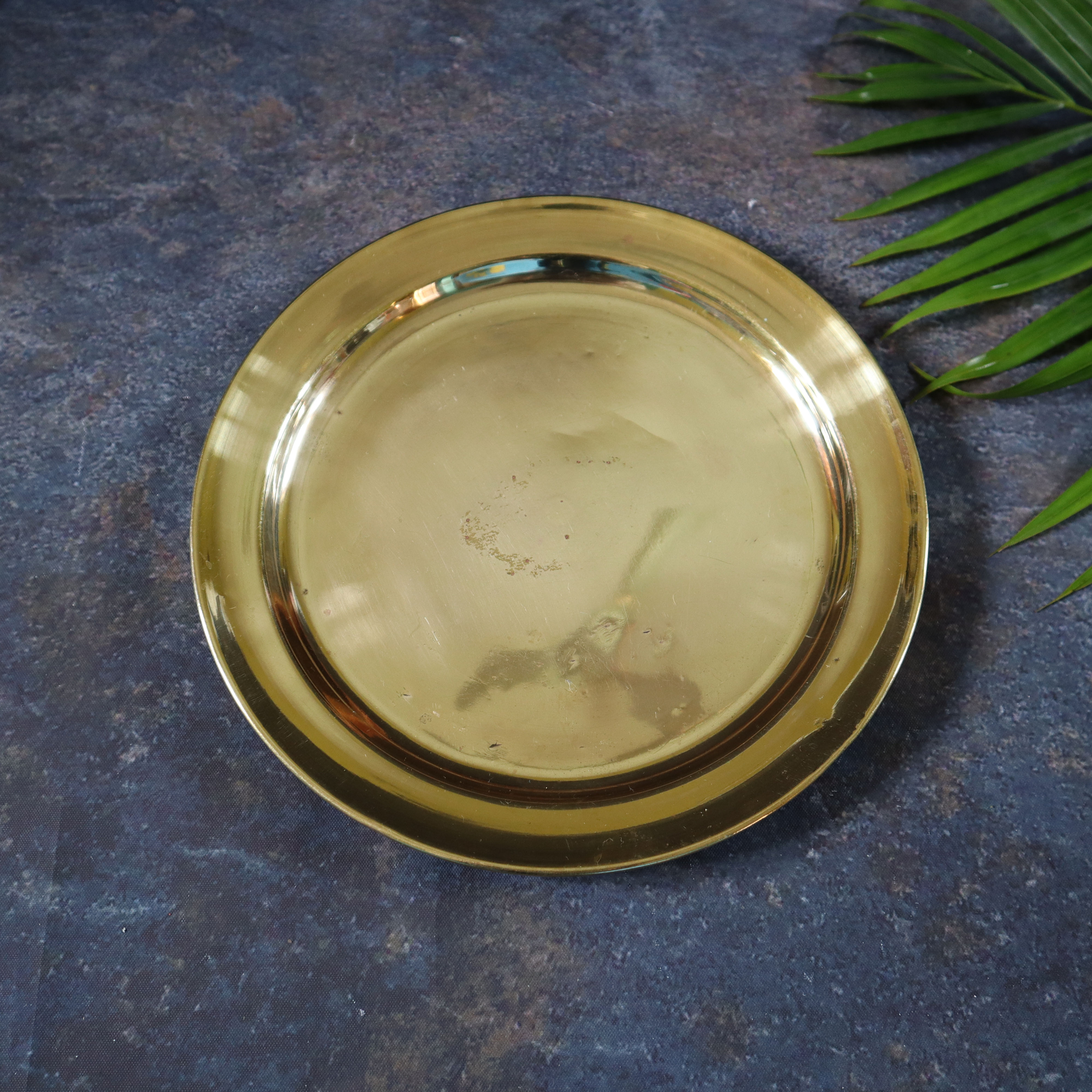 Vintage Brass Plate (n) - पुरानी पीतल थाली