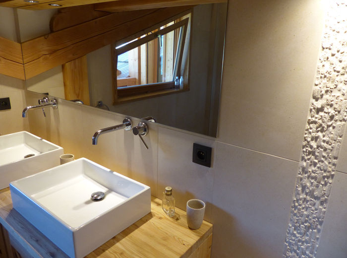 Salle de bains contemporaine du chalet La Gélinotte, location chalet prestige Megève