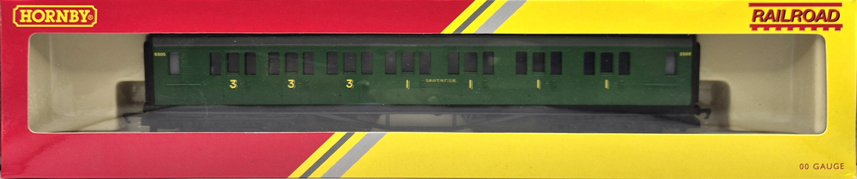 Hornby Railroad R4473 Maunsell Composite Coach 5505 in SR Malachite Green Livery