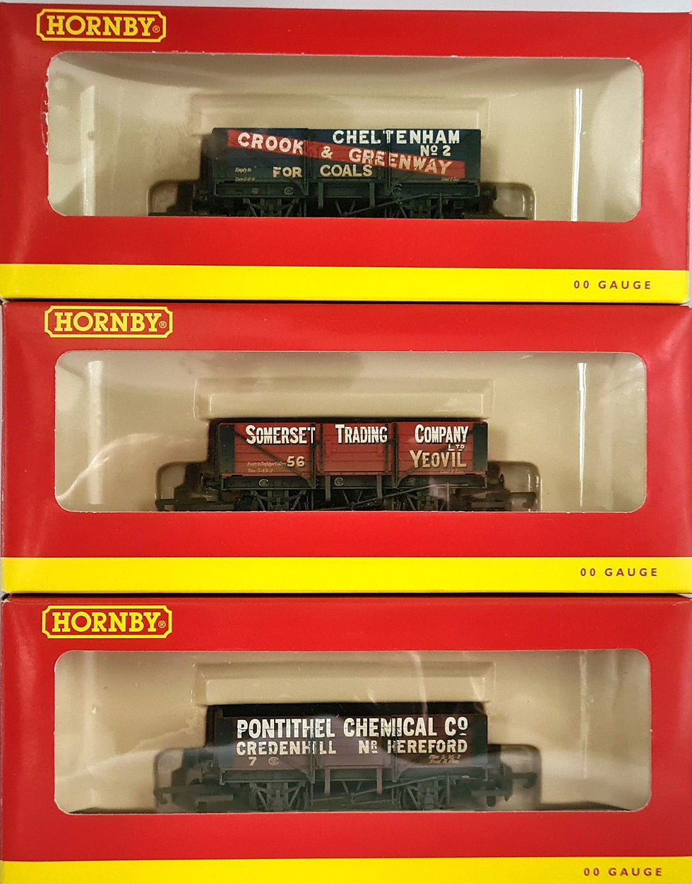 Hornby R6279 Pack of 3 Assorted Private Owner Open Wagons - Factory Weathered