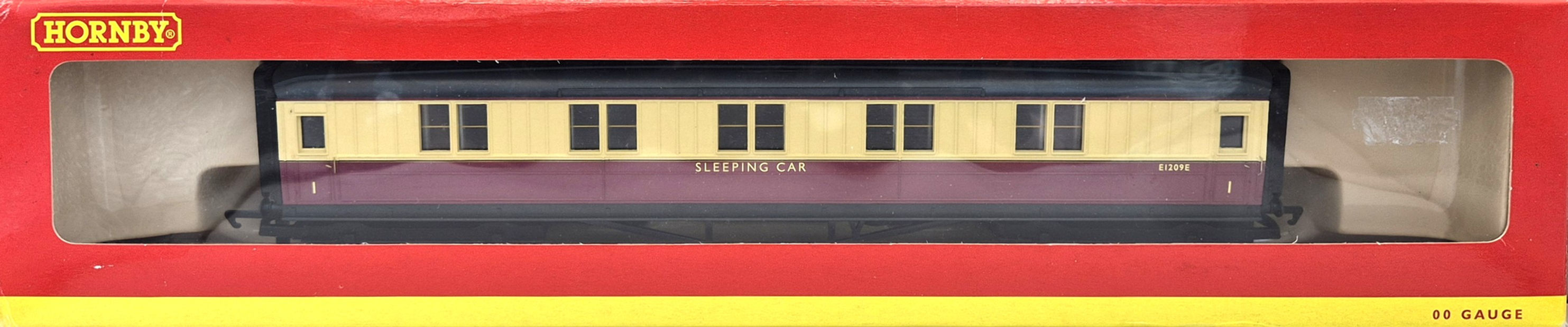 Hornby R4191 Gresley 61ft 6in Sleeper Car Coach E1209E BR Crimson & Cream Livery