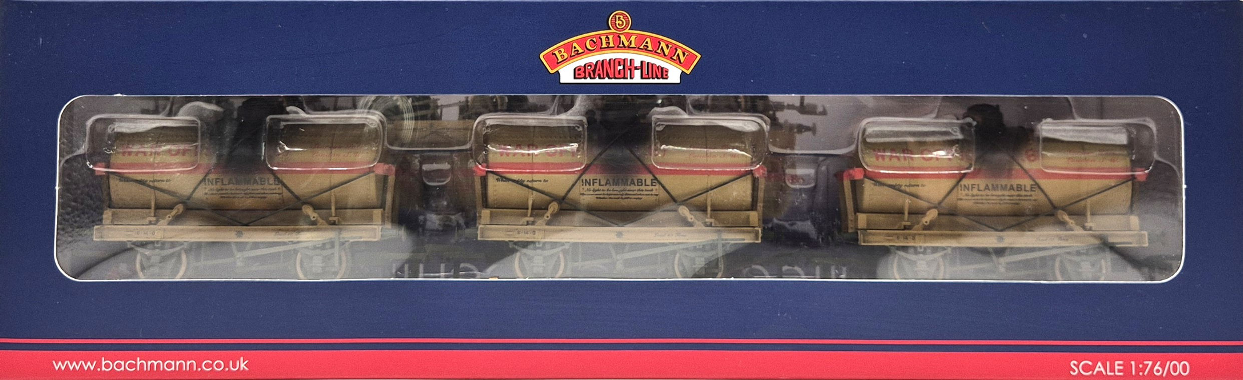 Bachmann 37-665K Set of 3 14T Tank Wagons War Office Livery - Factory Weathered