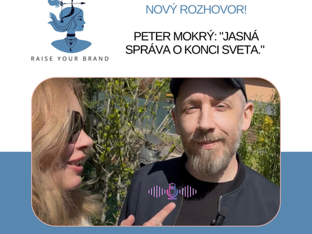 Propagačný obrázok podcastu Raise Your Brand s dvoma ľuďmi vonku; text o novom rozhovore s Petrom Mokrým a témach marketingu, AI.