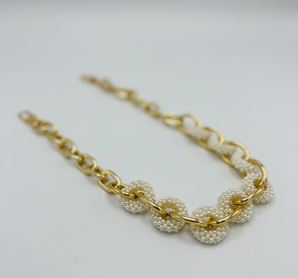 Thumbnail: Pearl and Gold Chain
