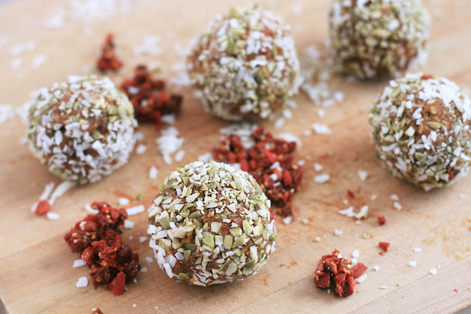 3 ingredient salted caramel bliss balls