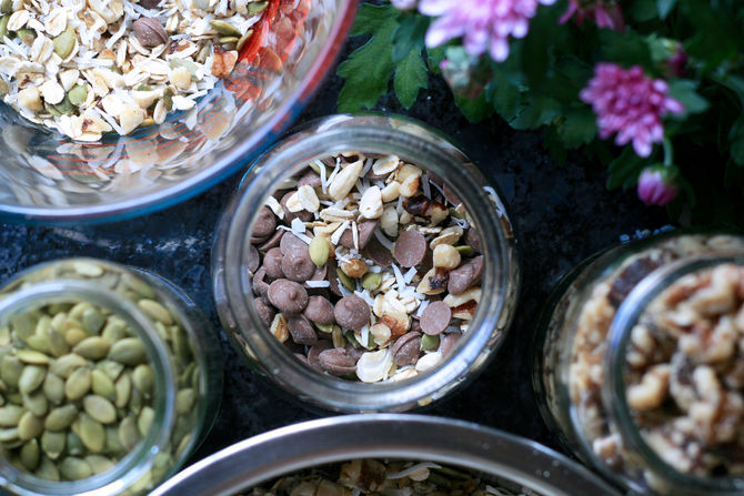 Coconut, pepita & choc chip granola