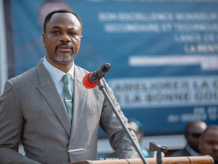 Éducation|RDC : Tony Mwaba lance officiellement la rentrée scolaire 2023-2024 à Kinshasa.