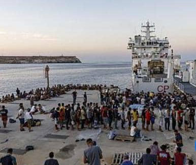 Monde/Italie : Surpeuplement des migrants à Lampedusa