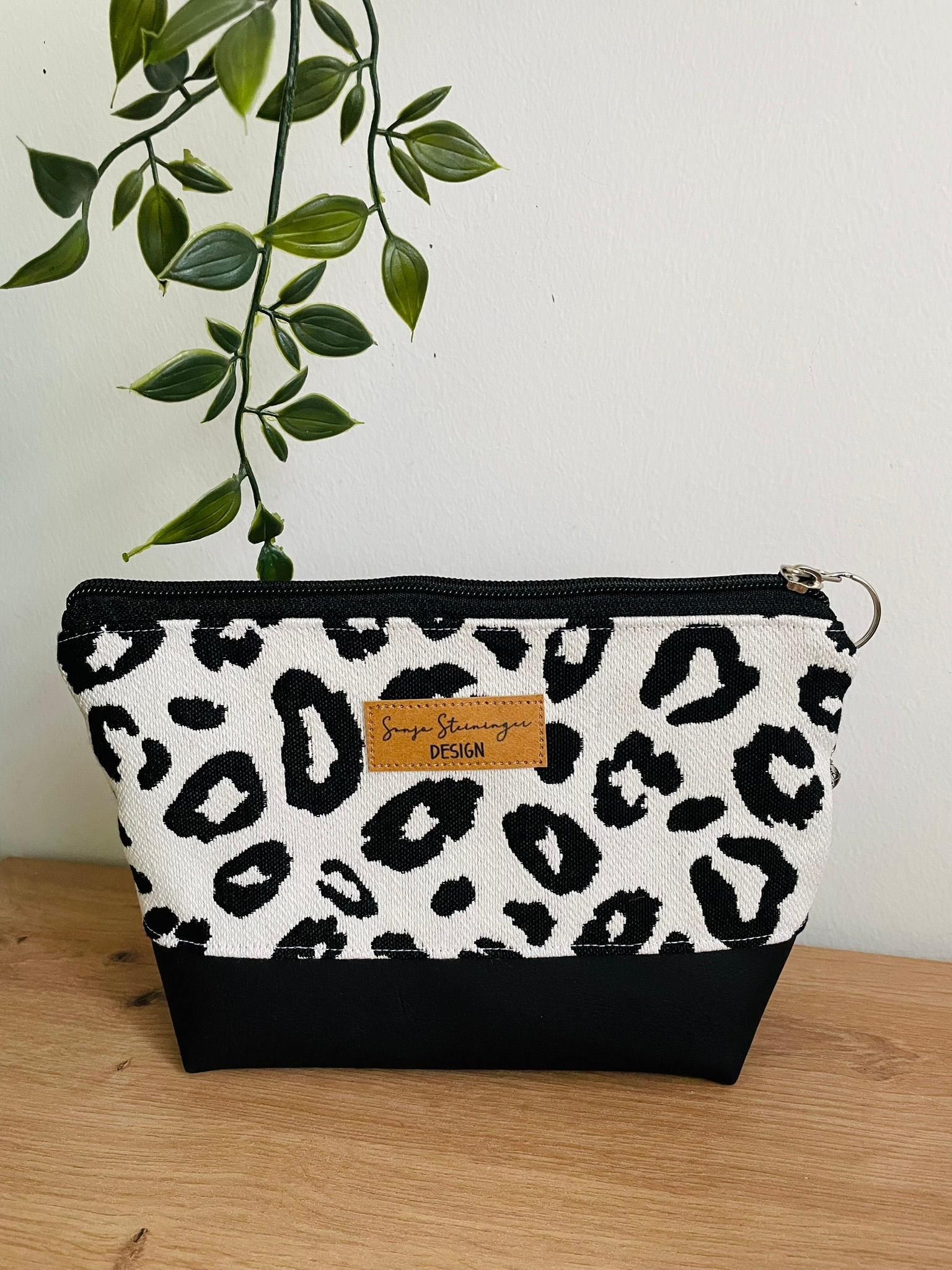 Täschchen "Ivy" Cord Leo/schwarz