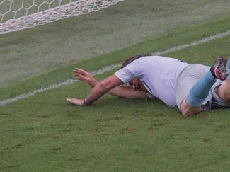 As camisas de Bolsonaro (ou muito além de uma coleção de camisas de futebol)