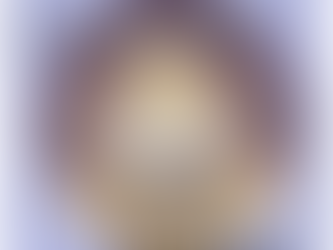 Probando la máscara de Oro de Idraet en el gabinete