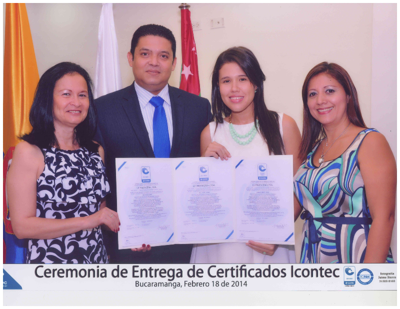 FOTO CERTIFICACION_edited.jpg