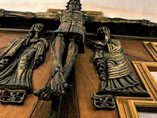 Detenido en Málaga un hombre de origen africano por escupir a la imagen de Cristo Crucificado en una iglesia