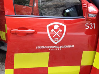 Un herido en el incendio de una vivienda en un municipio de la Axarquía