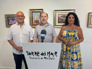 Evaristo Guerra reúne por primera vez en Torre del Mar sus 25 postales navideñas creadas para Diario SUR
