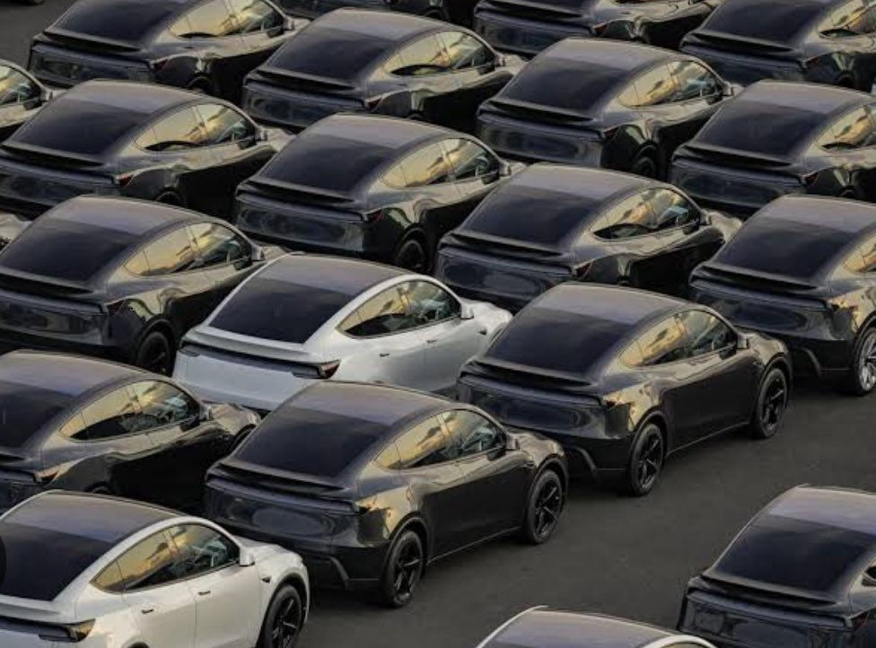 Tesla’nın FSD Kullanımı Sınırlı Kaldı: Robotaksi Planları Sorgulanıyor