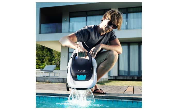 Thumbnail: Aiper Scuba 800 Robotic Pool Cleaner
