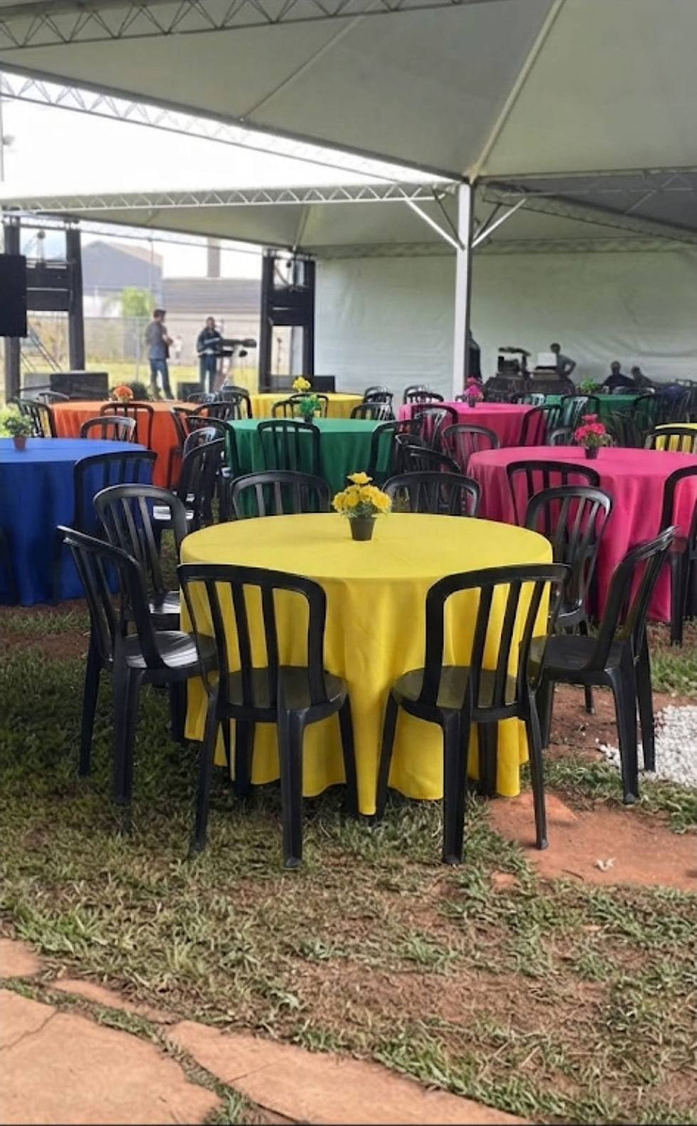 R$ 3 und / Caderia PVC preta