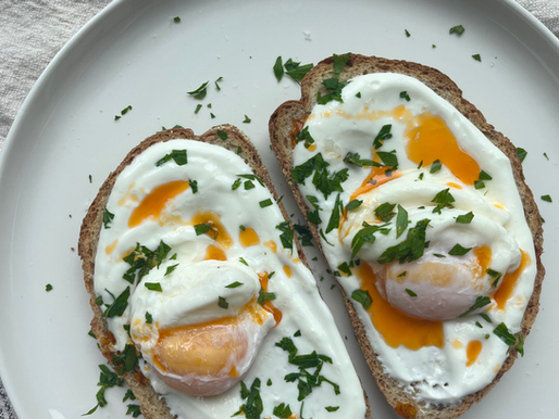 Turkish Eggs on Toast (çilbir)