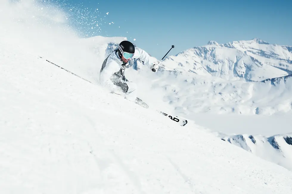 Posta-Veglia-Flims_Laax_Aktivitaeten_Skifahren-Pulverschnee-Sonnentag-NicholasIliano.webp