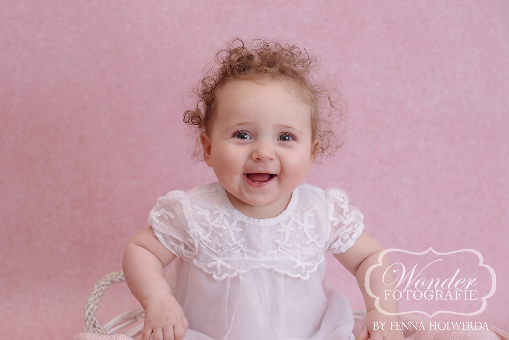 Sitter Sessie Baby Fotoshoot meisje girl studio neutraal creme roze