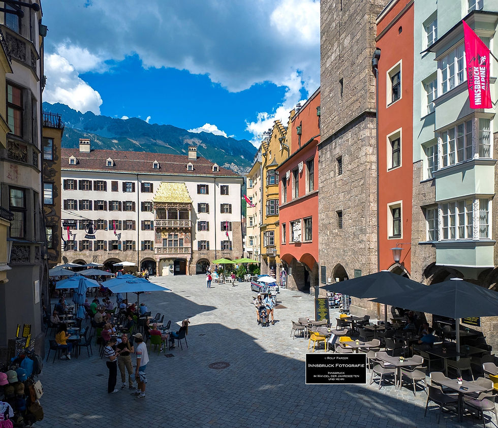 Das Goldenes Dachl in der Herzog-Friedrich-Straße im April 2025 © Rolf Parzer (Bild Nr