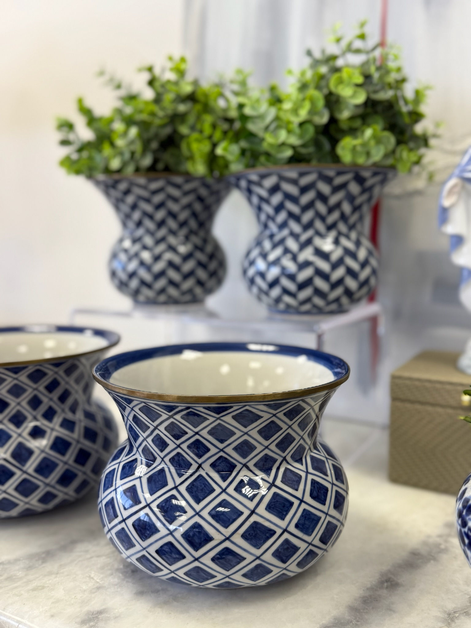 CACHEPOT LOSANGO AZUL E BRANCO THAILANDÊS