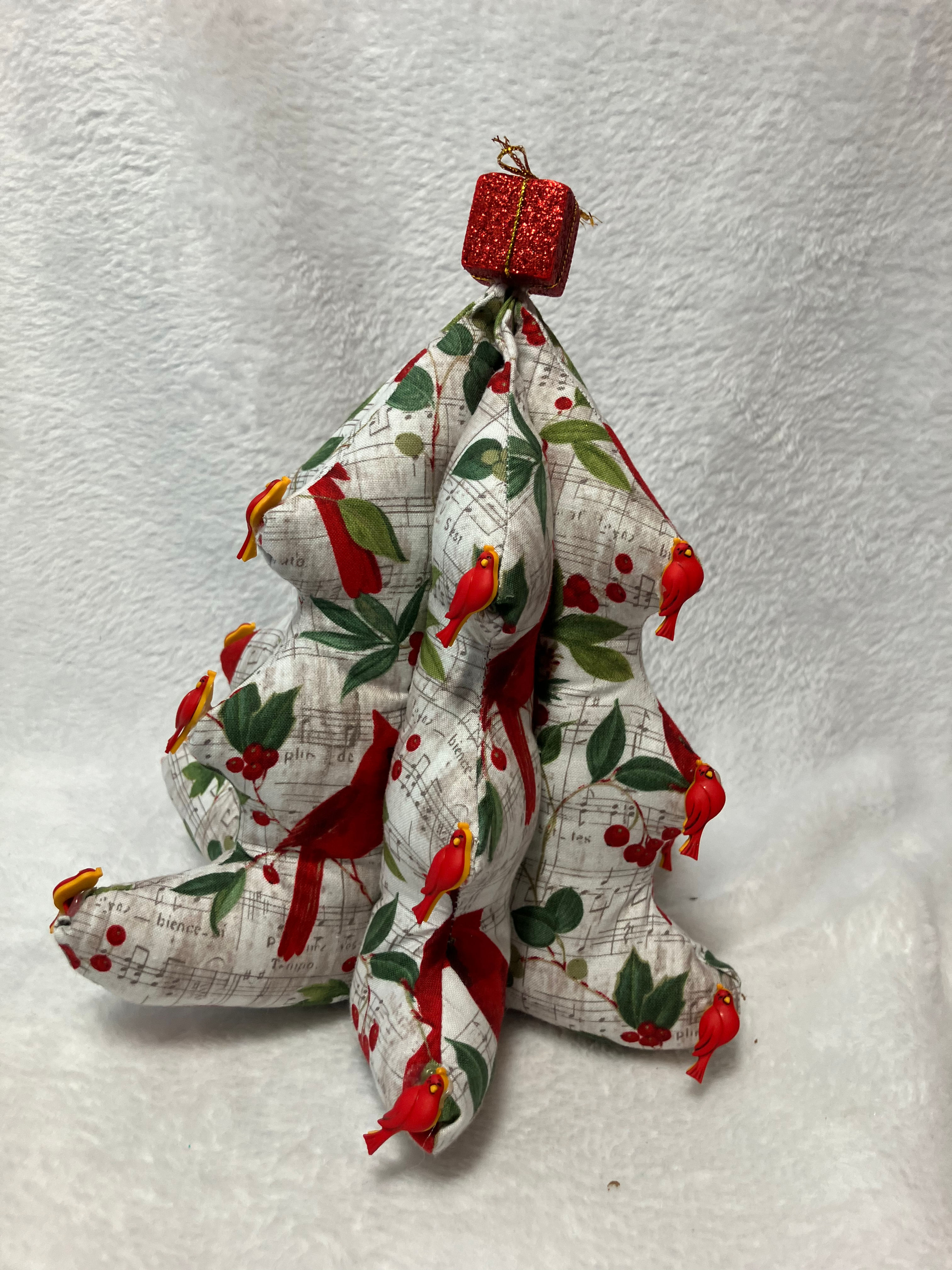 Cardinal themed Christmas tree