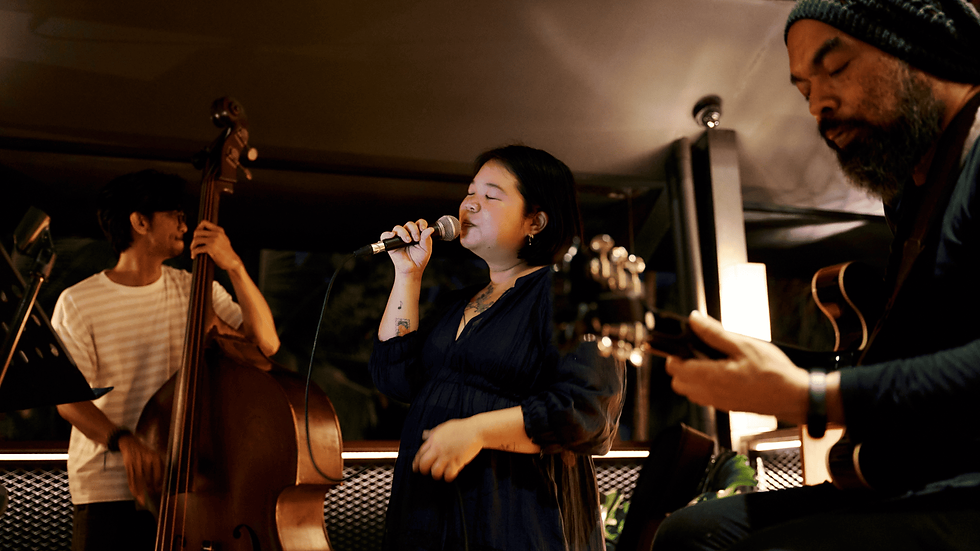 Wacting live music at Ramu Kitchen to end your day.