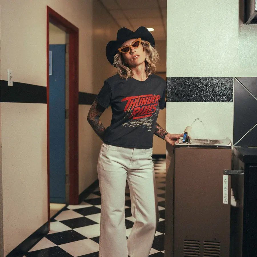 SENDERO | THUNDER ROLLS WOMEN'S CROP TEE