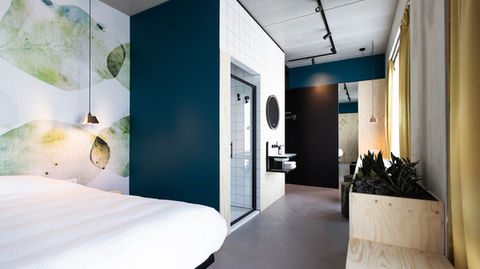 Hotelkamer Hotel Moloko met diverse materialen, gericht op jonge doelgroep