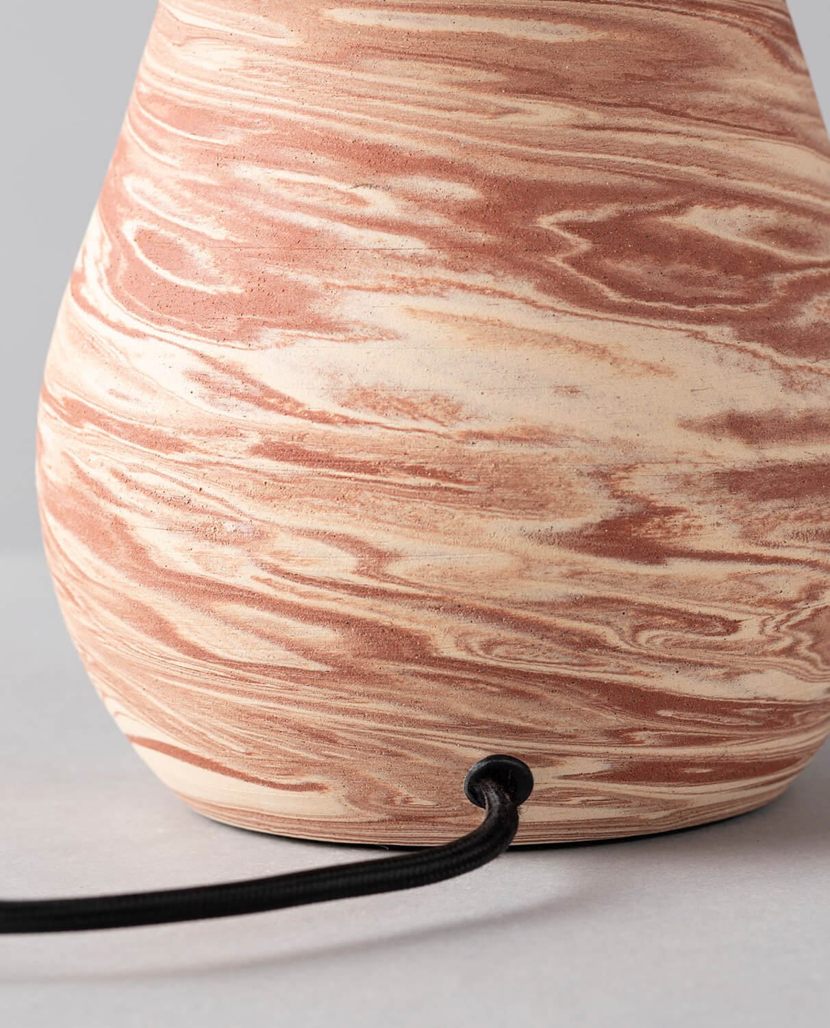 Lampe de table en terre cuite rose — détail 5