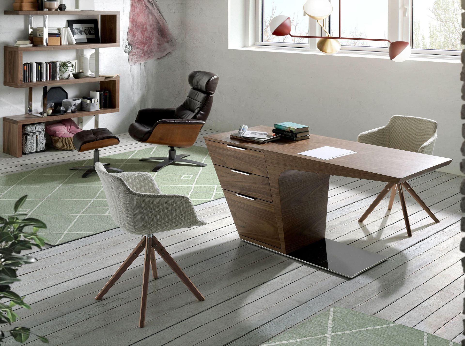 Bureau en noyer avec base en acier chromé - Finitions noyer et acier — détail 3
