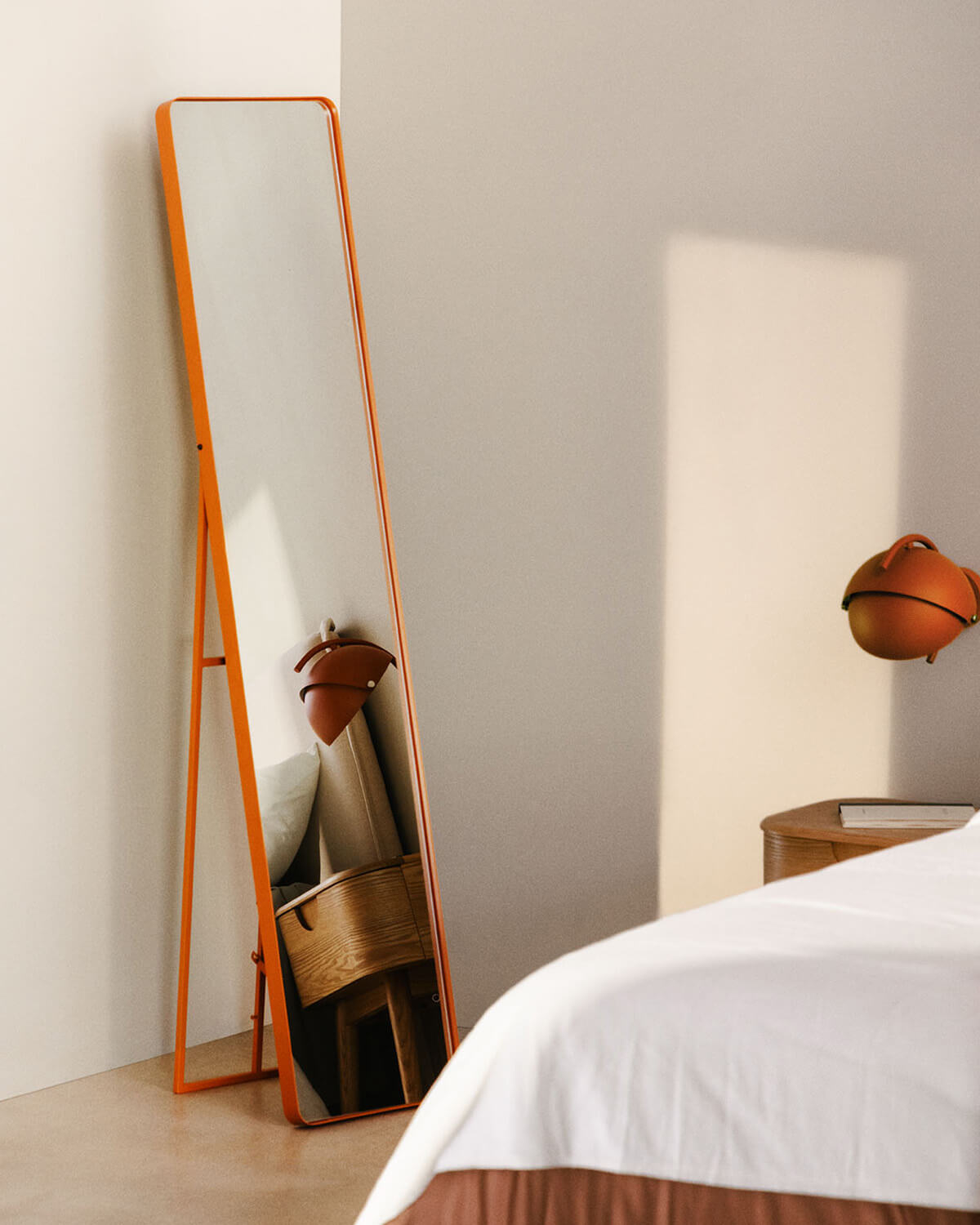 Miroir sur pied 170x36 cm en métal Jumna — Plusieurs coloris