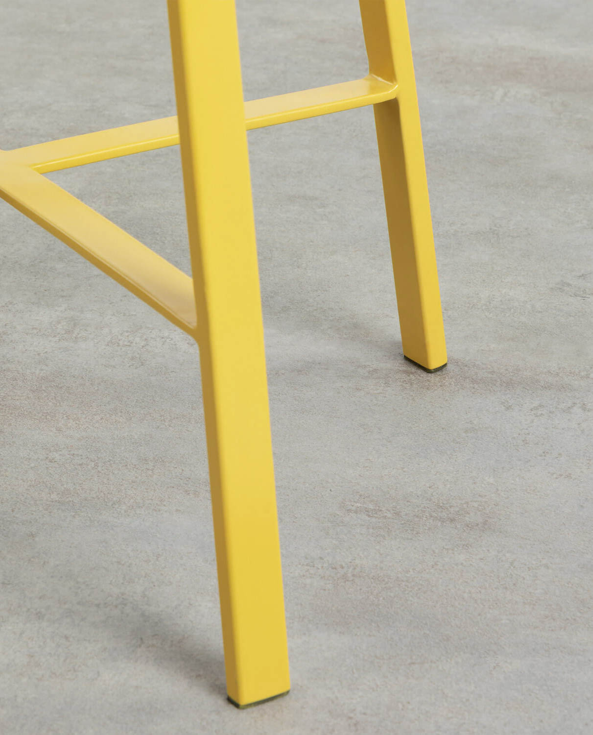 Tabouret haut en métal jaune — détail 6