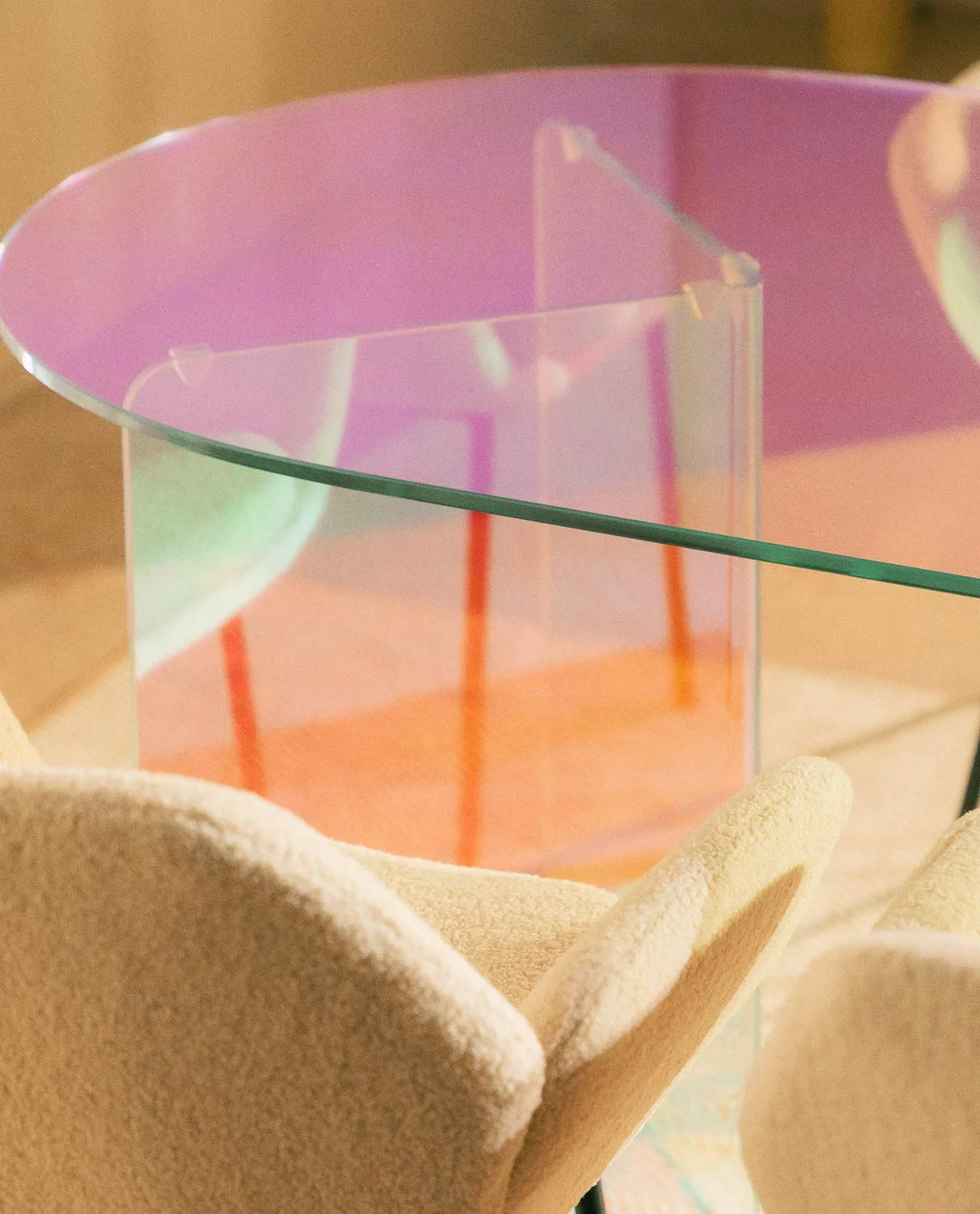 Table de salle à manger ovale irisé en verre trempé — détail 6