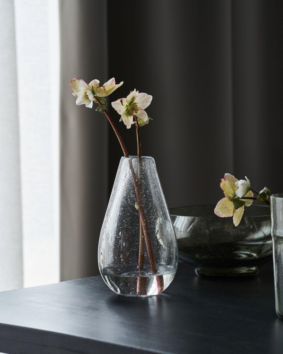 Vase avec détails en forme de goutte d'eau transparent